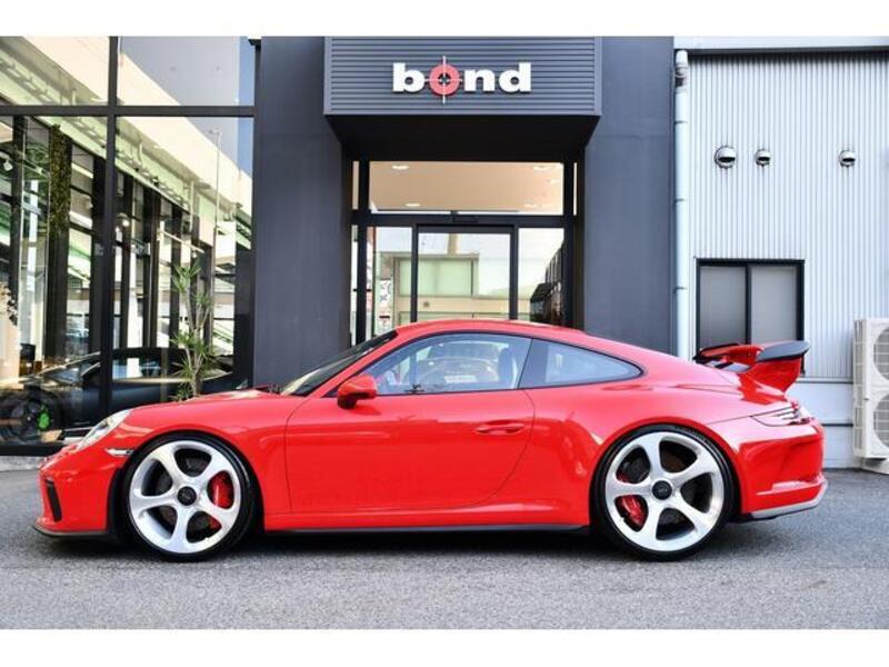 911