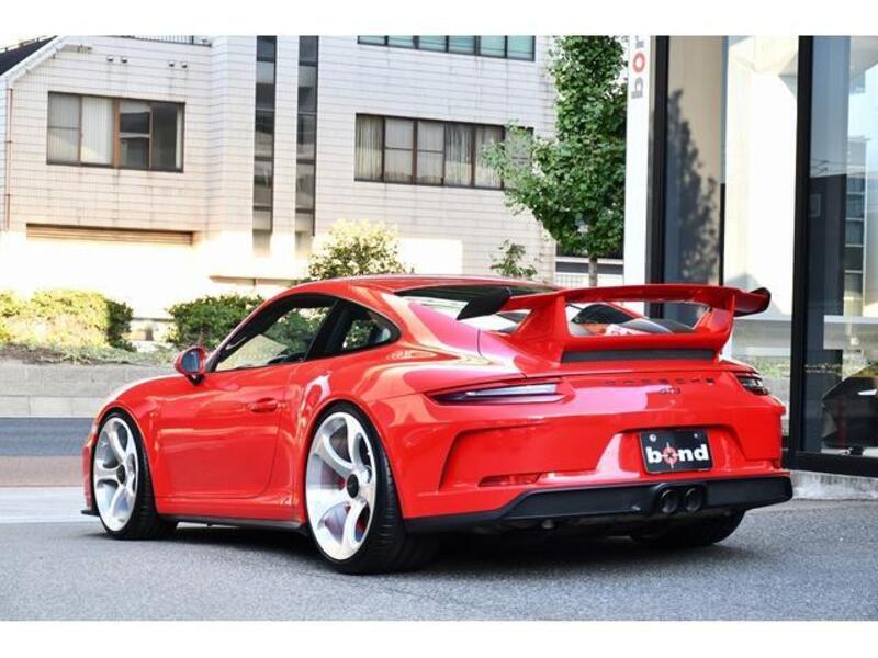 911