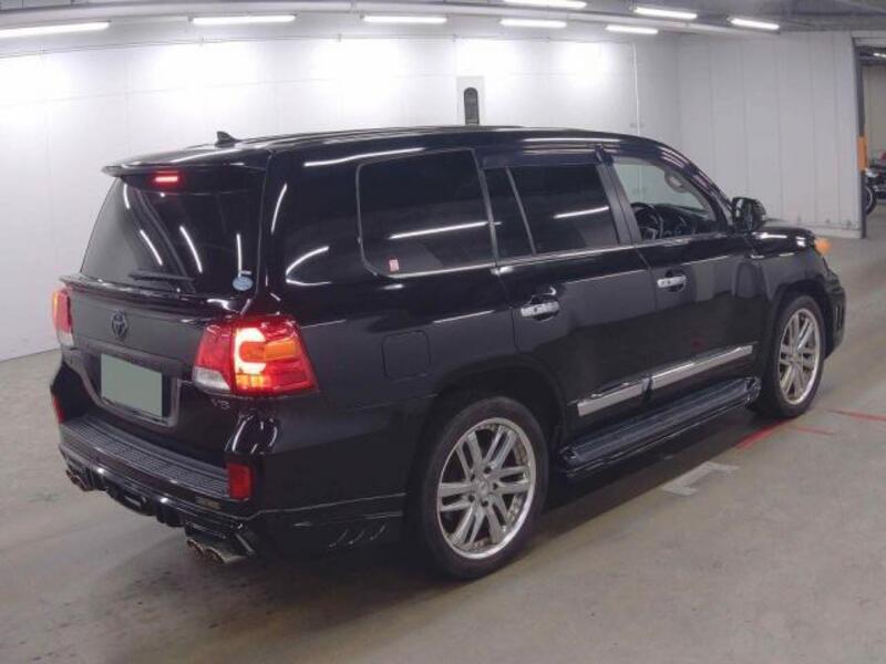 LAND CRUISER