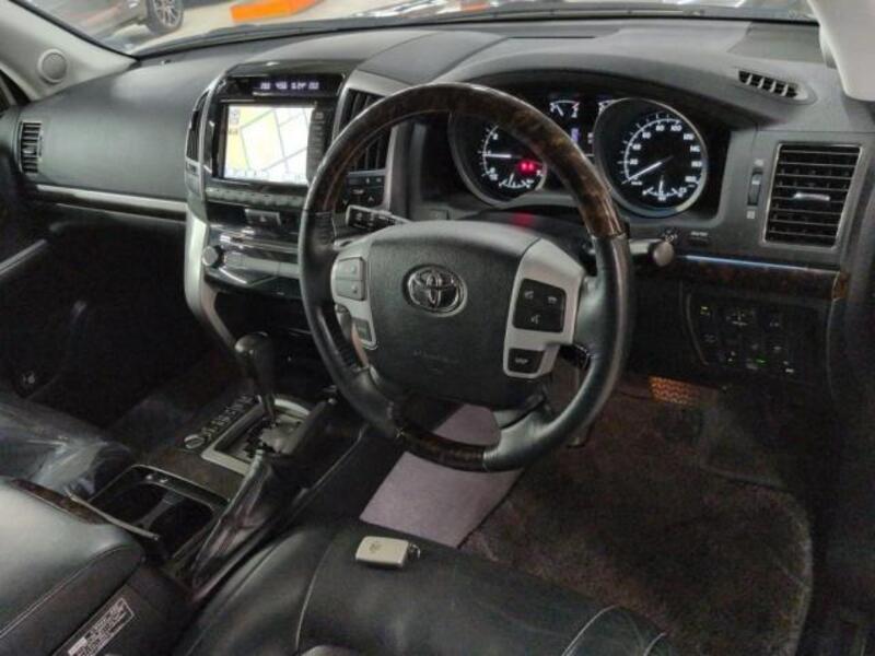 LAND CRUISER