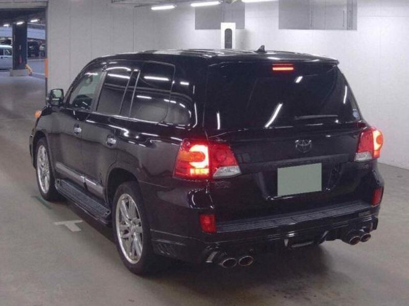 LAND CRUISER
