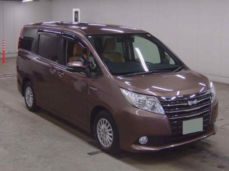 TOYOTA NOAH