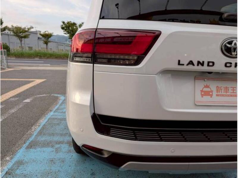 LAND CRUISER
