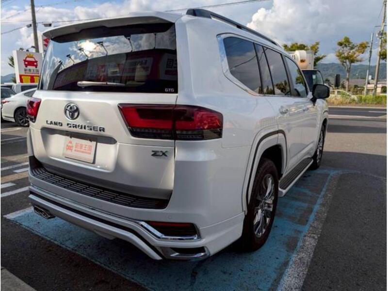 LAND CRUISER