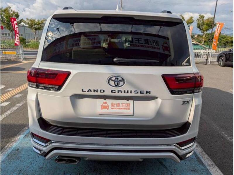 LAND CRUISER