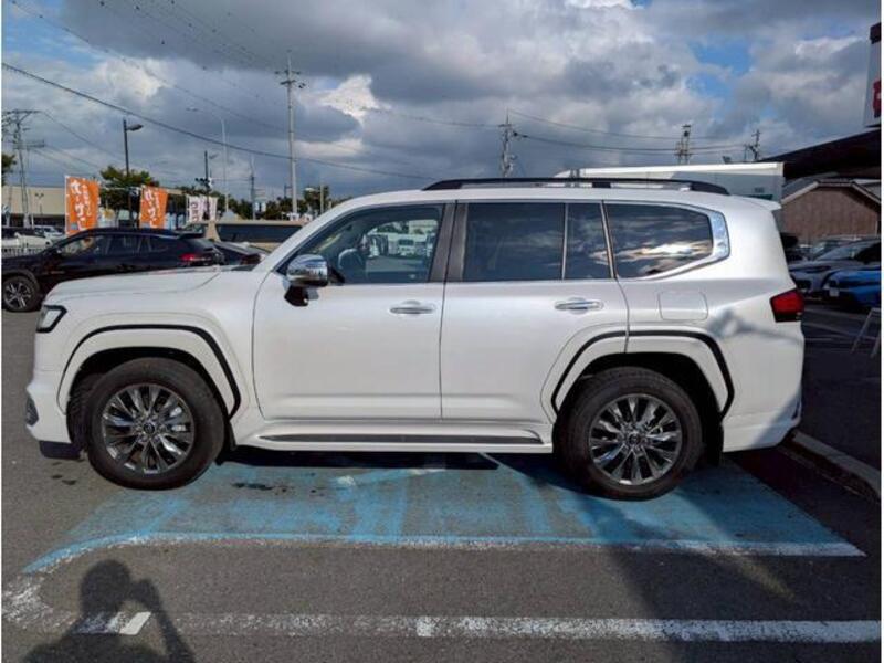 LAND CRUISER