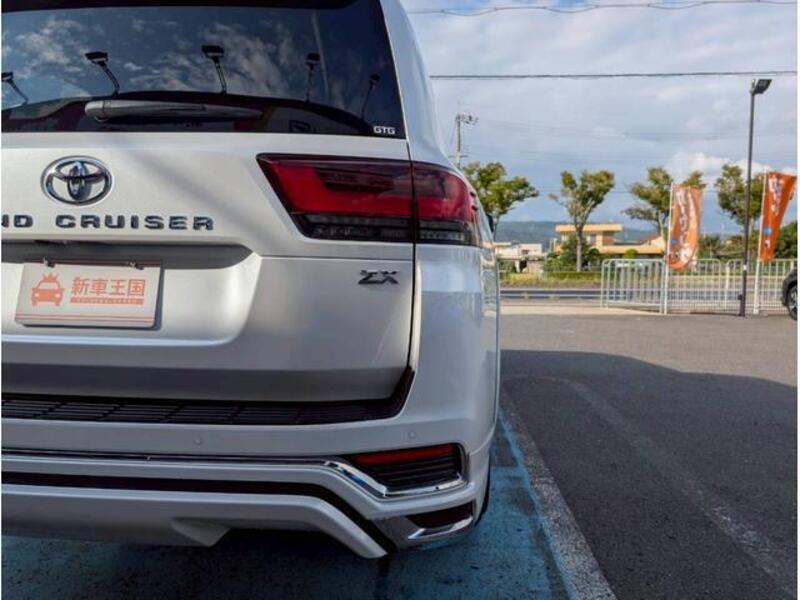 LAND CRUISER