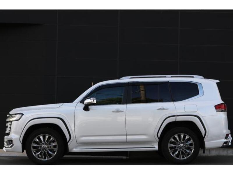 LAND CRUISER