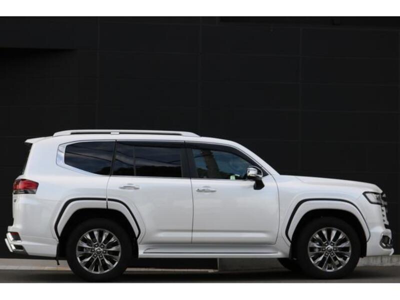 LAND CRUISER