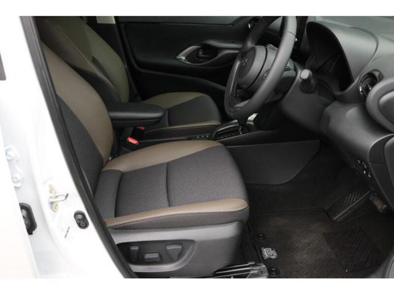 YARIS CROSS