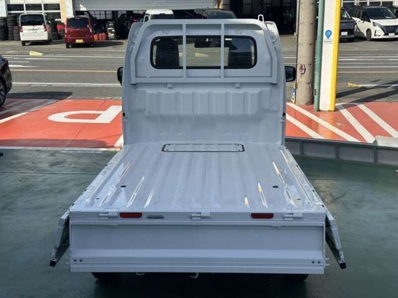 CLIPPER TRUCK