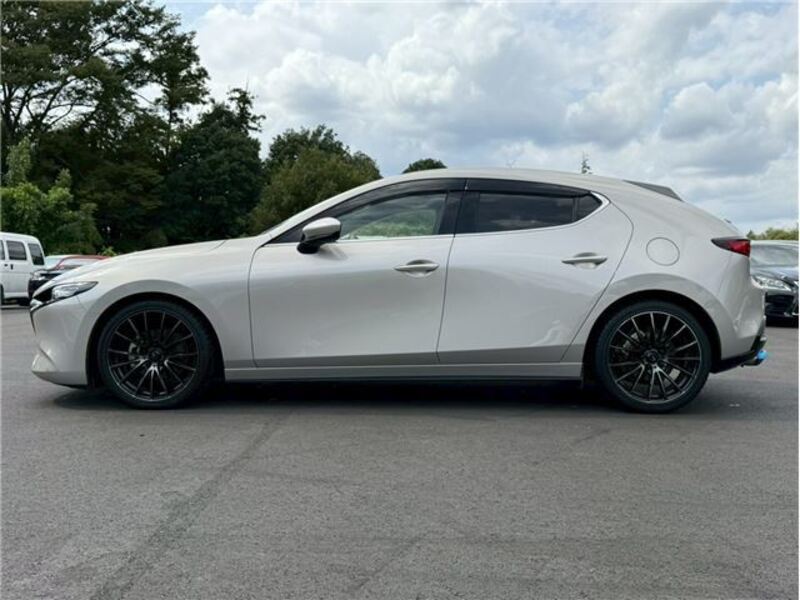 MAZDA3