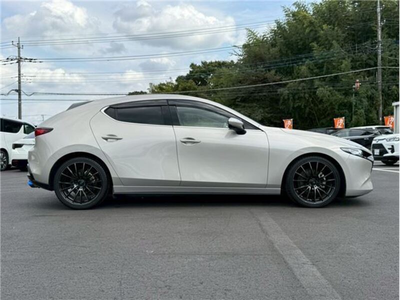 MAZDA3