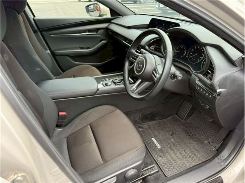 MAZDA3