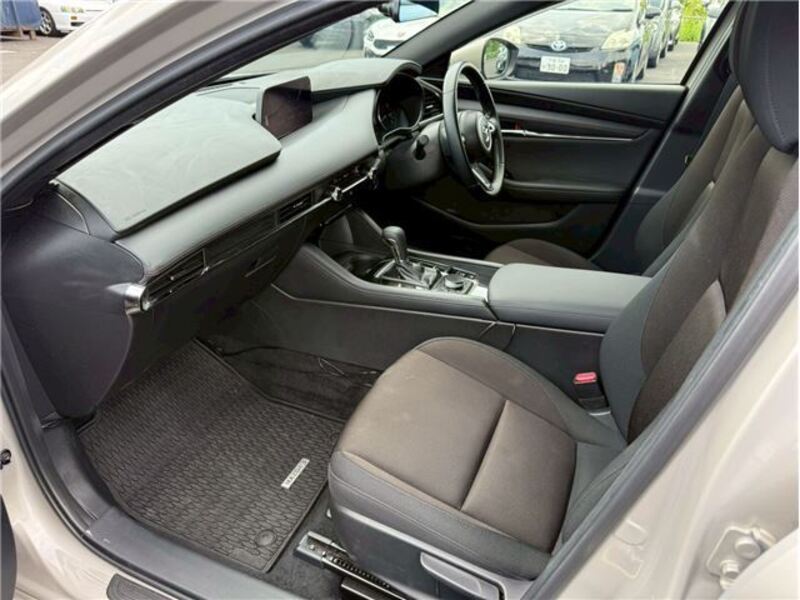MAZDA3
