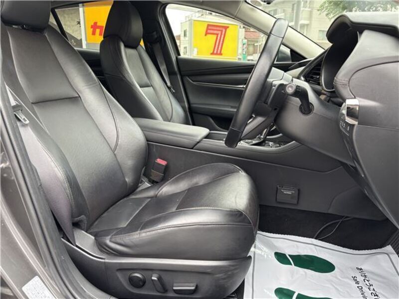 MAZDA3