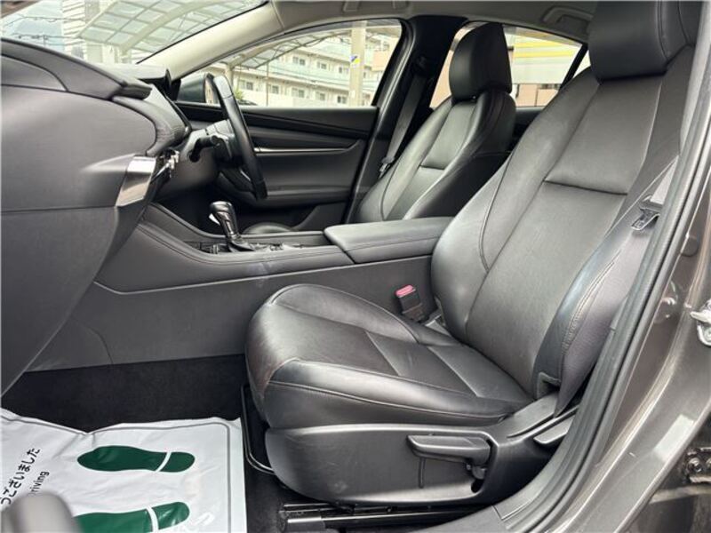 MAZDA3
