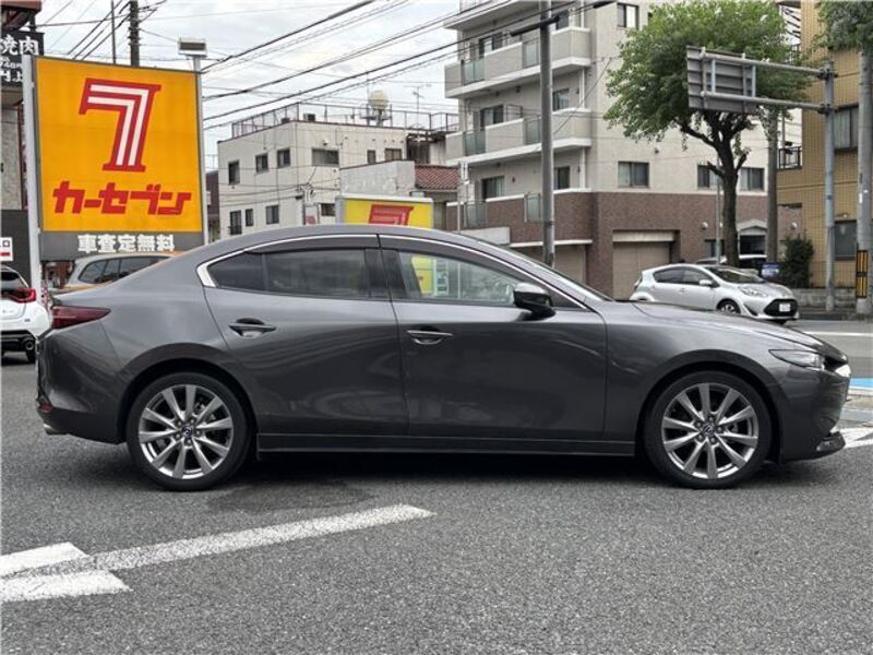 MAZDA3