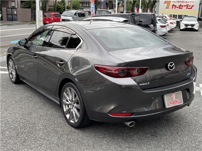 MAZDA3