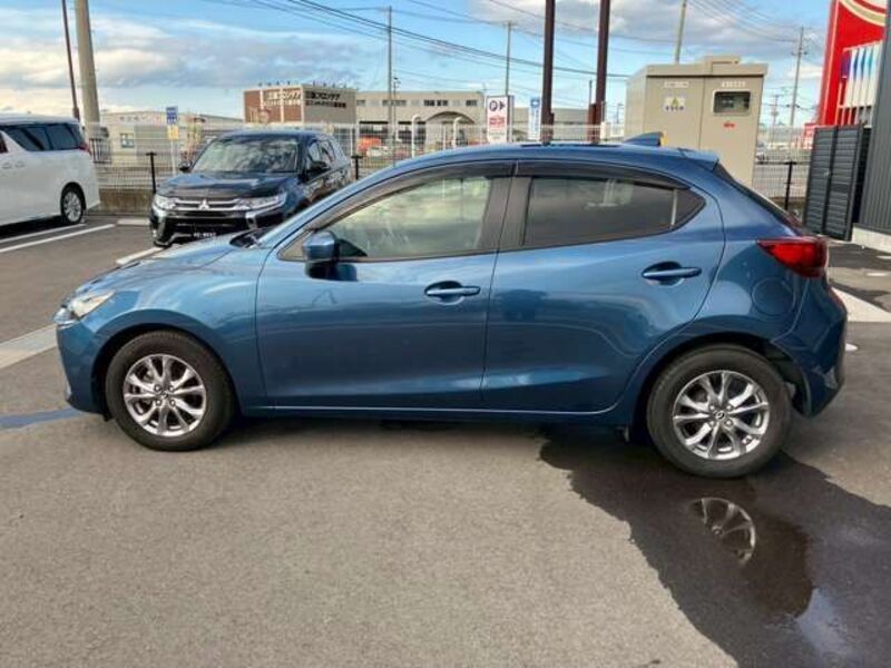 MAZDA2