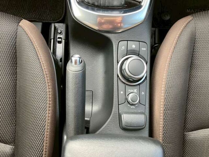 MAZDA2