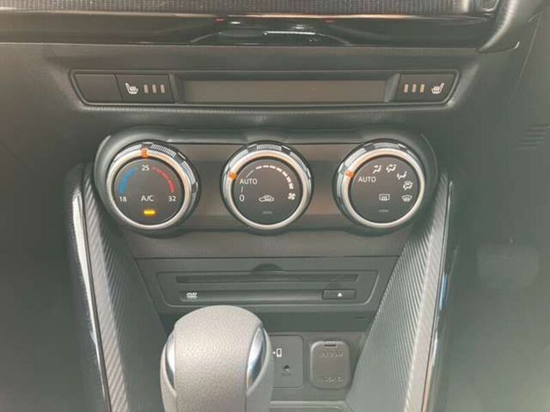 MAZDA2