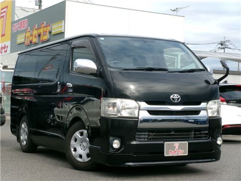 TOYOTA HIACE