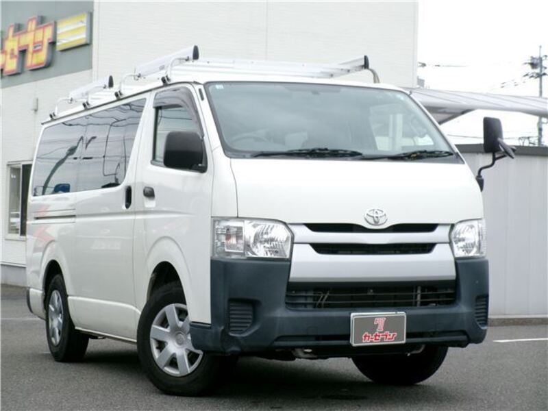 TOYOTA HIACE