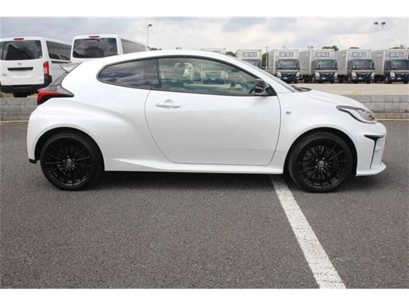 GR YARIS