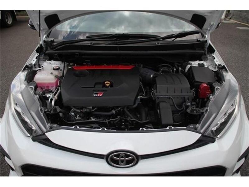 GR YARIS