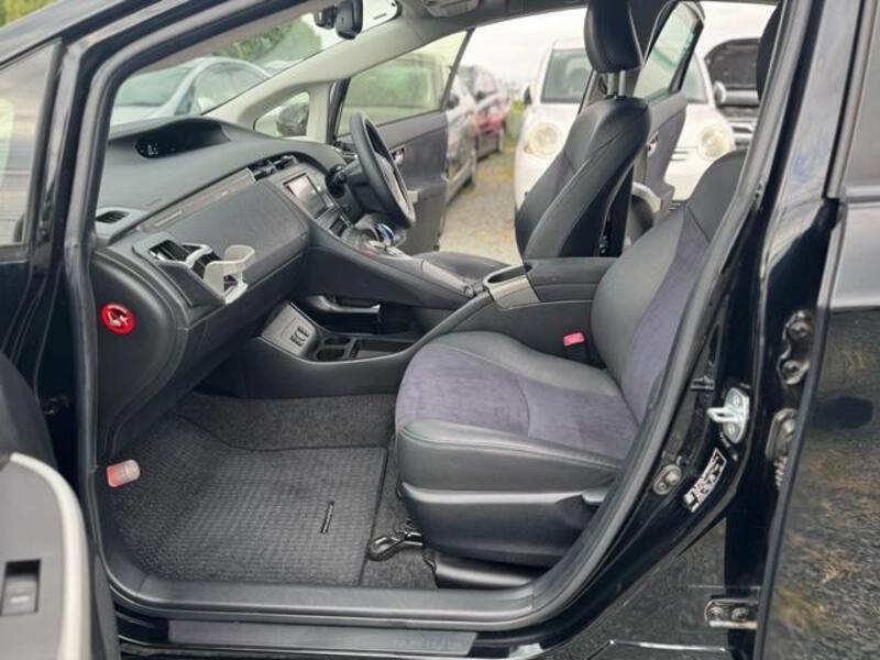 PRIUS PHV
