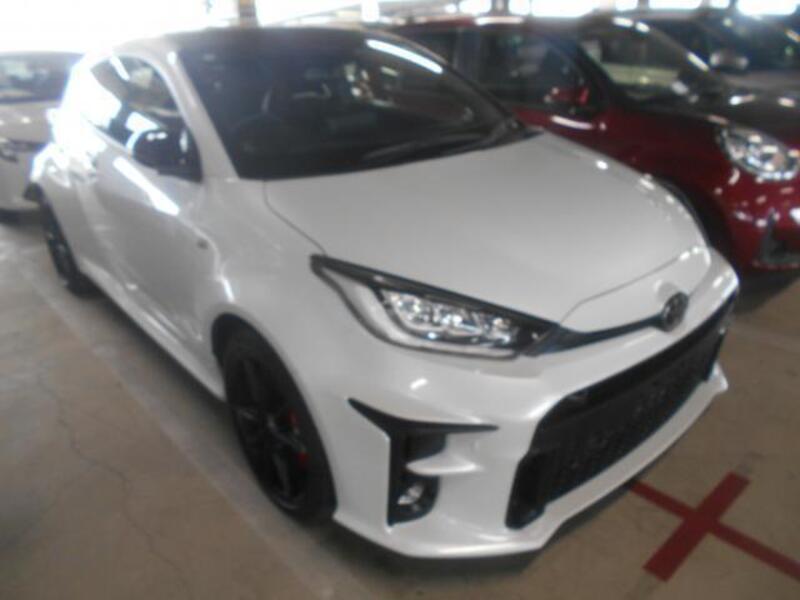 GR YARIS-0