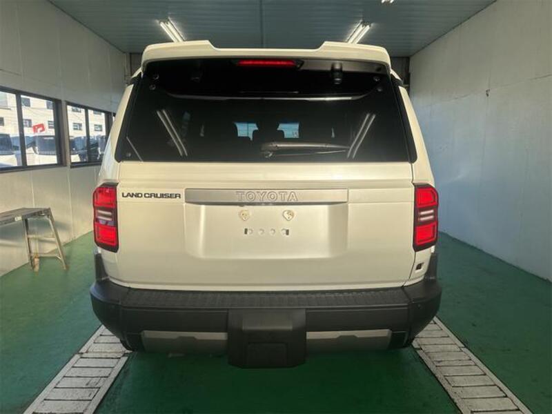 LAND CRUISER 250