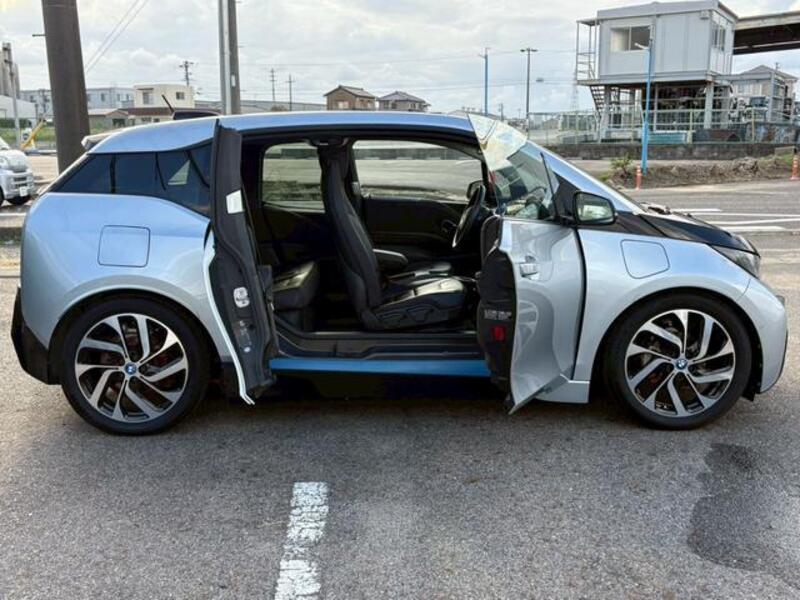 i3