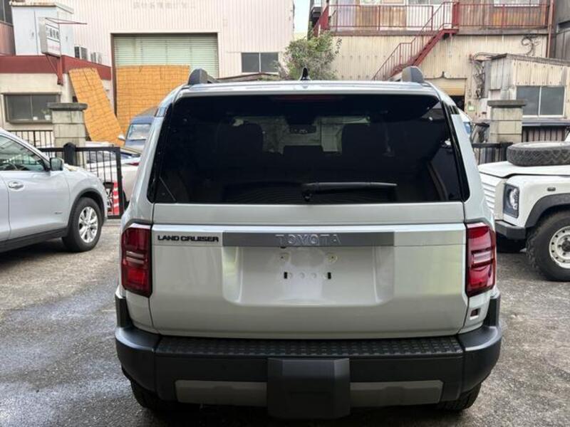 LAND CRUISER 250