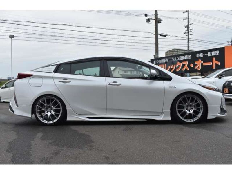 PRIUS PHV