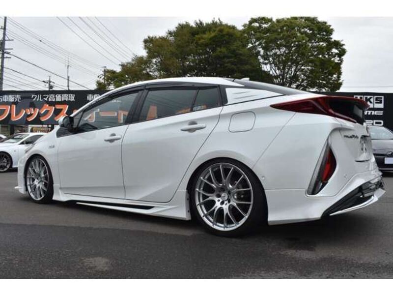 PRIUS PHV