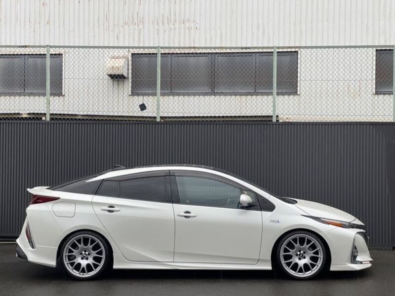 PRIUS PHV