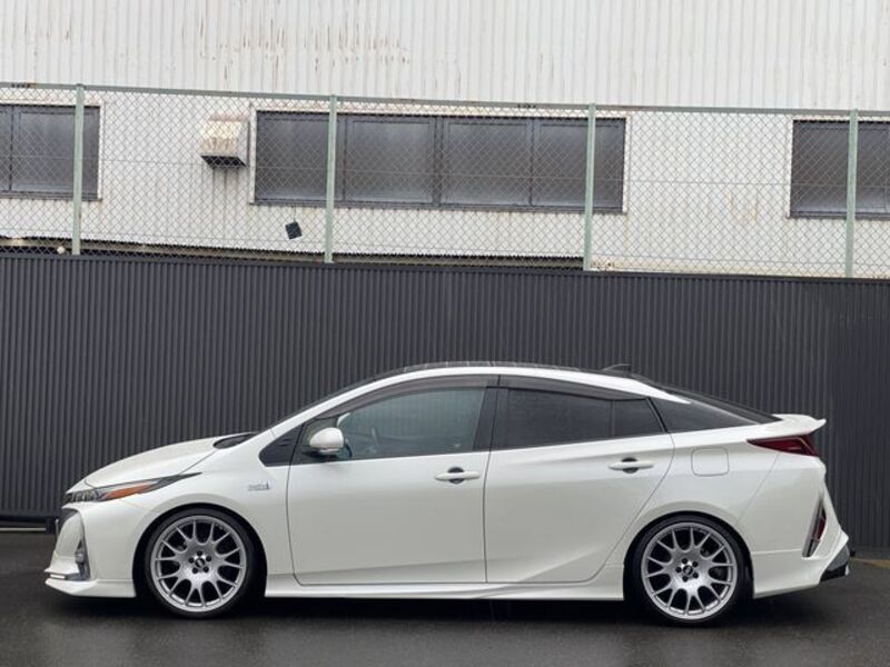 PRIUS PHV