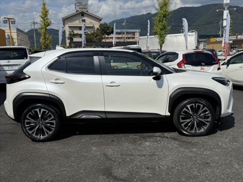 YARIS CROSS