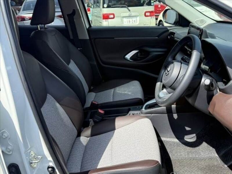 YARIS CROSS