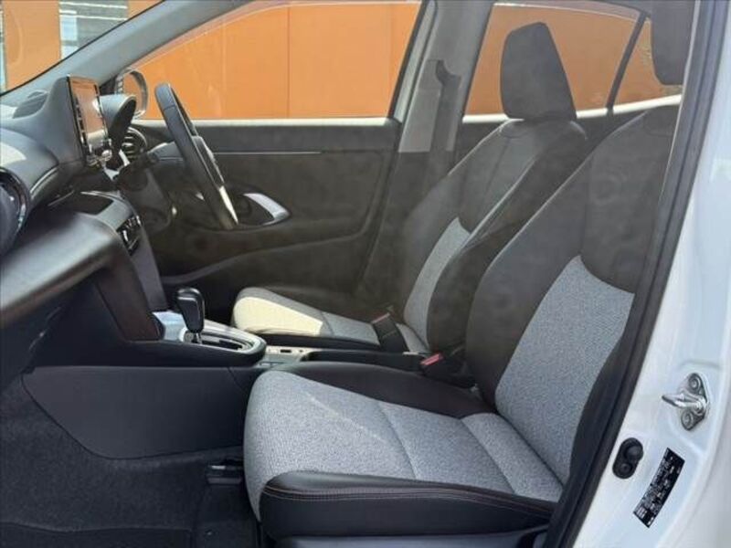 YARIS CROSS