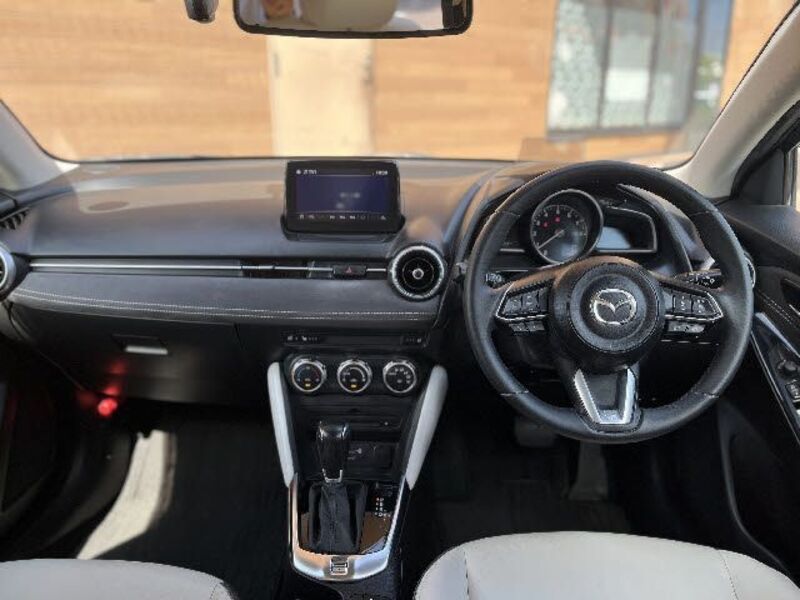 MAZDA2