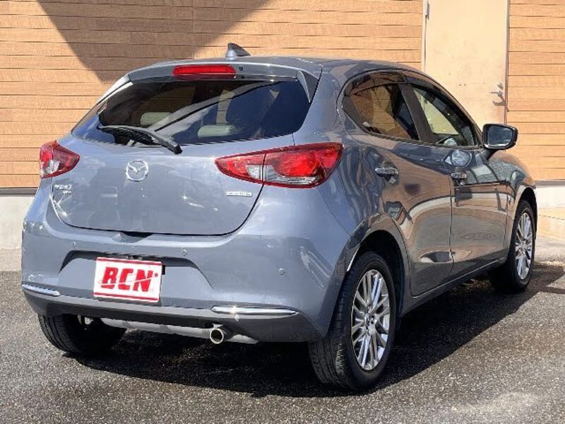 MAZDA2