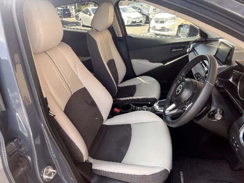 MAZDA2