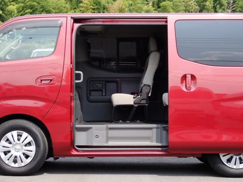 NV350 CARAVAN WAGON