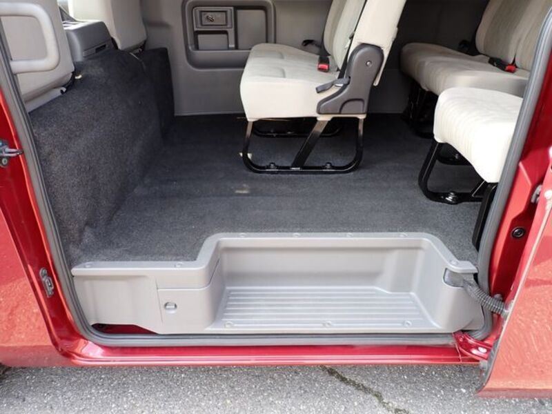 NV350 CARAVAN WAGON