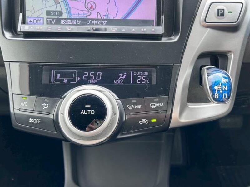PRIUS ALPHA