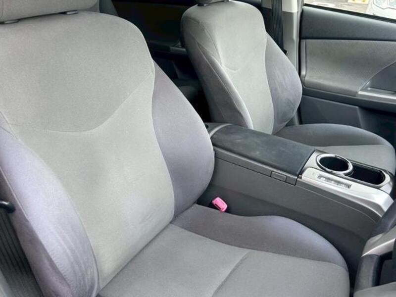PRIUS ALPHA