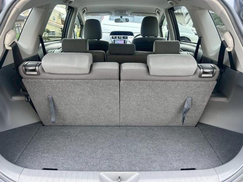 PRIUS ALPHA